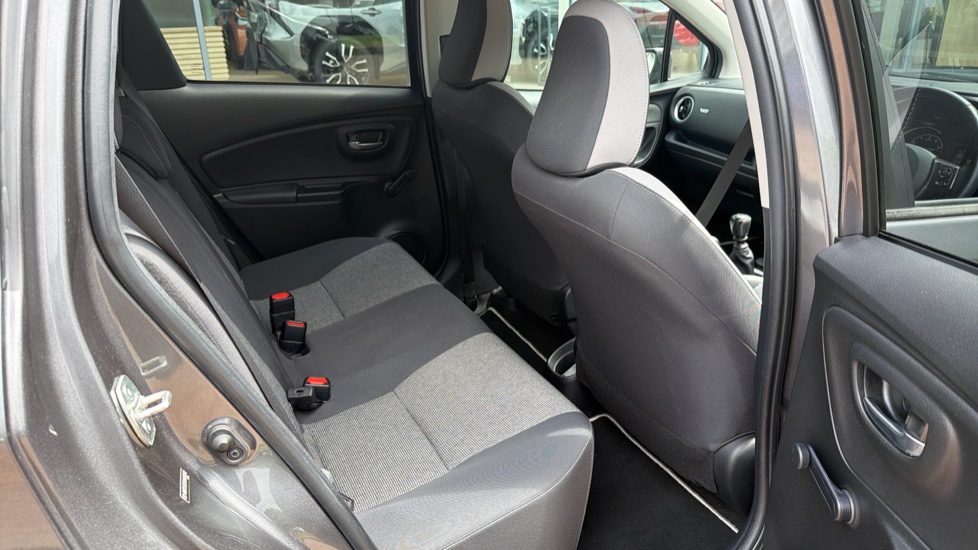 Toyota Yaris 1.5 VVT-i Y20 5dr [Bi-tone] Petrol Hatchback - Image 8