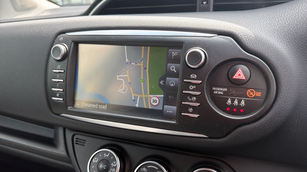 Toyota Yaris 1.5 VVT-i Y20 5dr [Bi-tone] Petrol Hatchback - Image 9