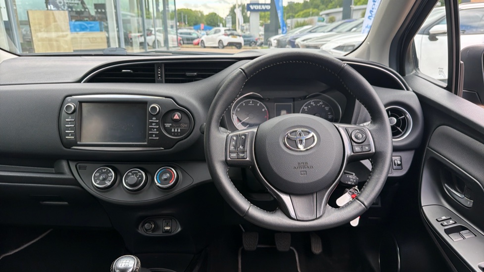 Toyota Yaris 1.5 VVT-i Y20 5dr [Bi-tone] Petrol Hatchback - Image 10