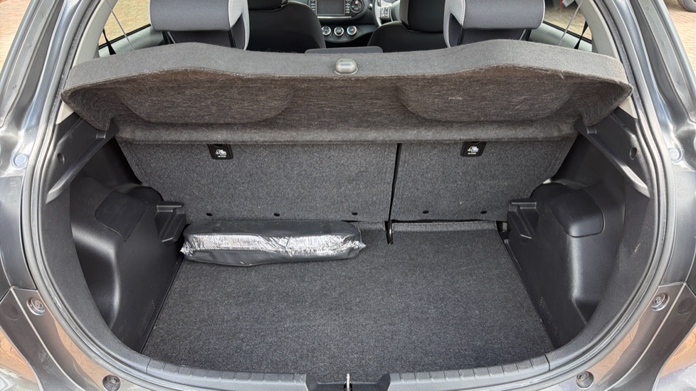 Toyota Yaris 1.5 VVT-i Y20 5dr [Bi-tone] Petrol Hatchback - Image 13