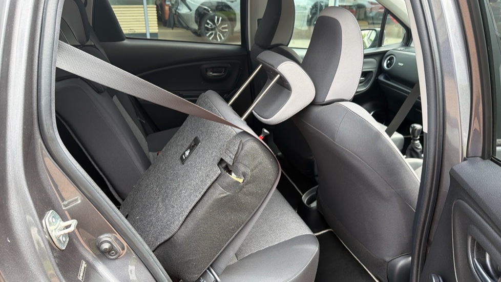 Toyota Yaris 1.5 VVT-i Y20 5dr [Bi-tone] Petrol Hatchback - Image 18
