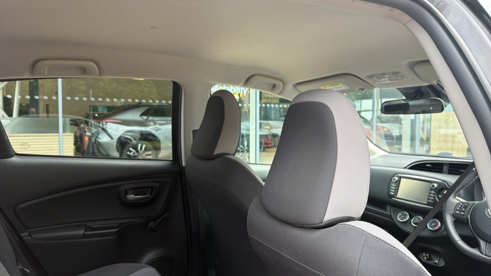 Toyota Yaris 1.5 VVT-i Y20 5dr [Bi-tone] Petrol Hatchback - Image 19