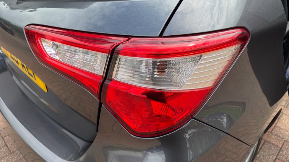 Toyota Yaris 1.5 VVT-i Y20 5dr [Bi-tone] Petrol Hatchback - Image 21