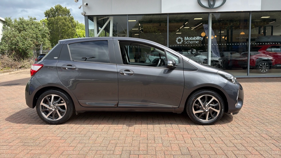 Toyota Yaris 1.5 VVT-i Y20 5dr [Bi-tone] Petrol Hatchback - Image 23