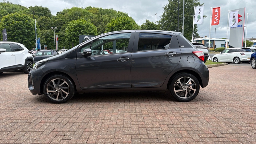 Toyota Yaris 1.5 VVT-i Y20 5dr [Bi-tone] Petrol Hatchback - Image 24