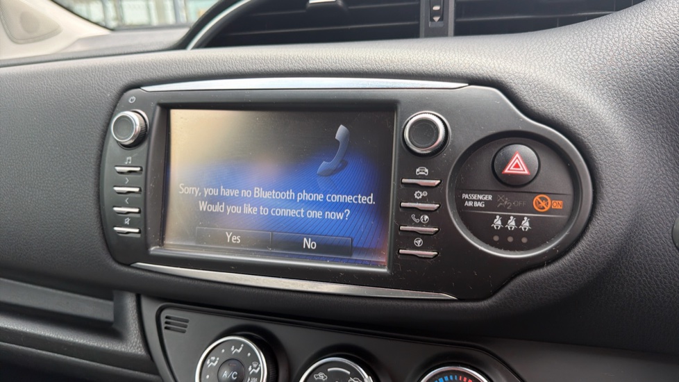 Toyota Yaris 1.5 VVT-i Y20 5dr [Bi-tone] Petrol Hatchback - Image 29