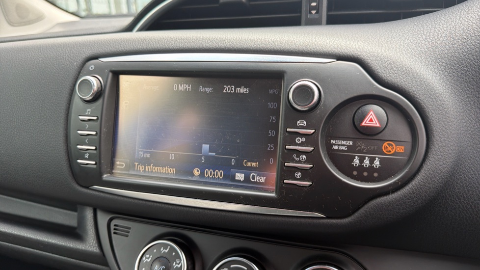 Toyota Yaris 1.5 VVT-i Y20 5dr [Bi-tone] Petrol Hatchback - Image 30
