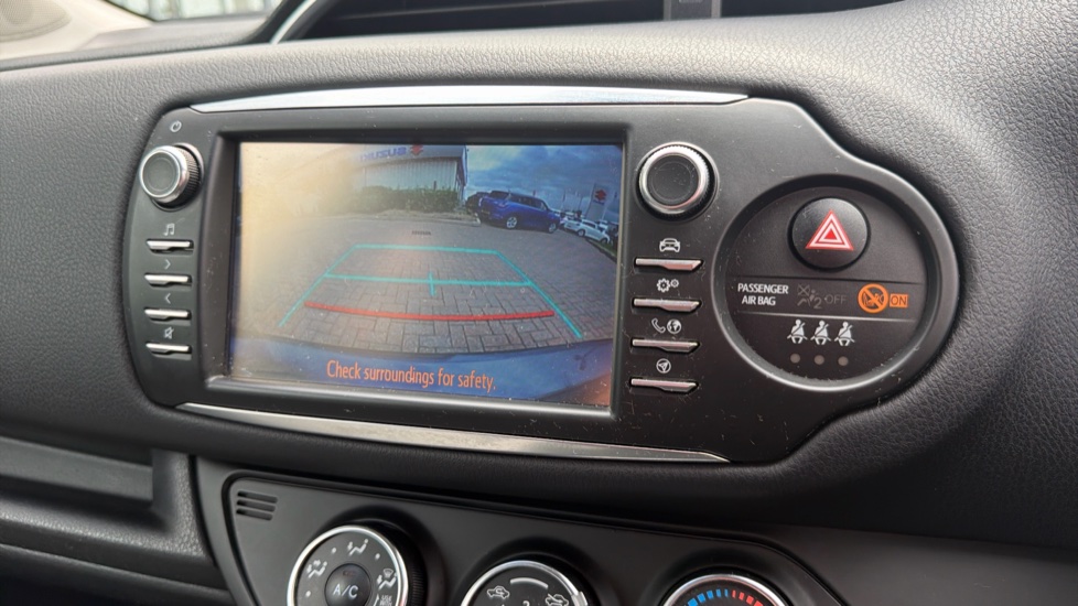 Toyota Yaris 1.5 VVT-i Y20 5dr [Bi-tone] Petrol Hatchback - Image 33