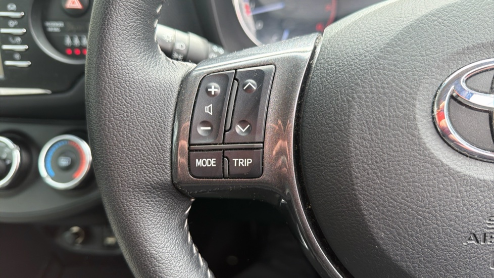 Toyota Yaris 1.5 VVT-i Y20 5dr [Bi-tone] Petrol Hatchback - Image 36