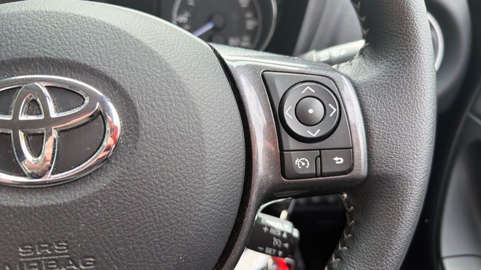 Toyota Yaris 1.5 VVT-i Y20 5dr [Bi-tone] Petrol Hatchback - Image 37