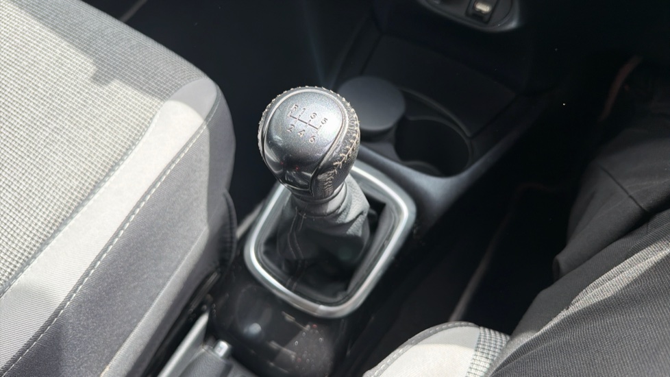 Toyota Yaris 1.5 VVT-i Y20 5dr [Bi-tone] Petrol Hatchback - Image 40
