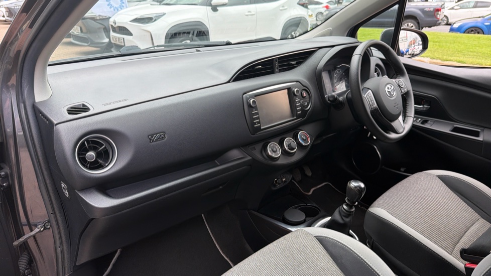Toyota Yaris 1.5 VVT-i Y20 5dr [Bi-tone] Petrol Hatchback - Image 45
