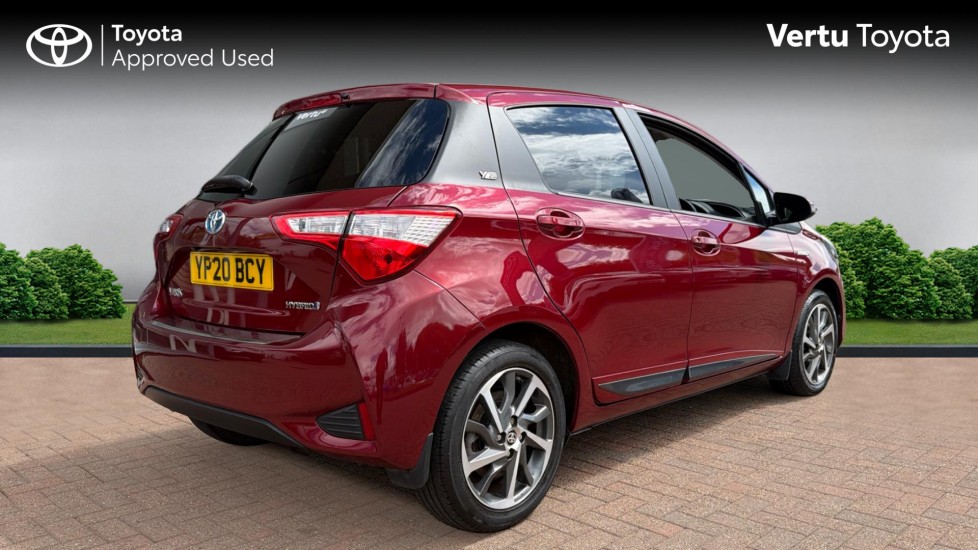 Toyota Yaris 1.5 Hybrid Y20 5dr CVT [Bi-tone] Hybrid Hatchback - Image 2