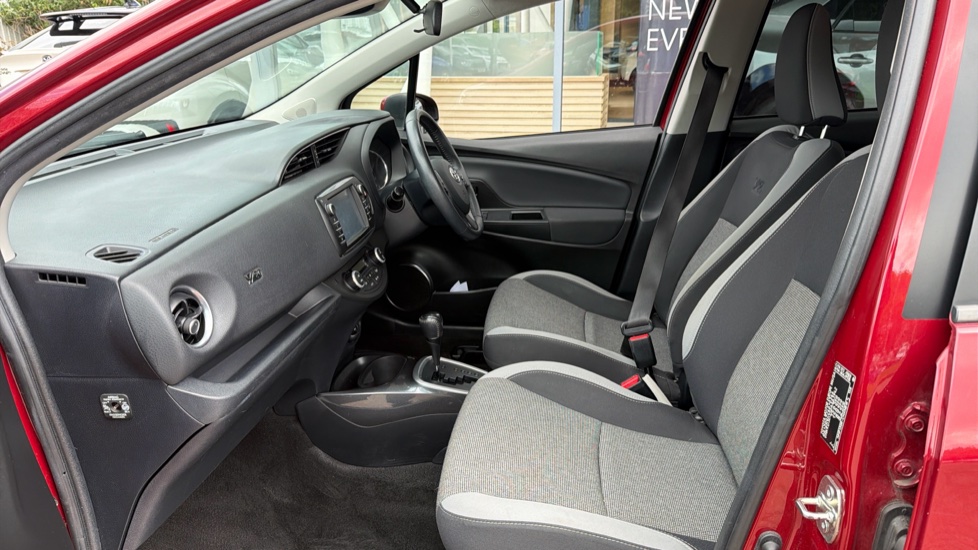 Toyota Yaris 1.5 Hybrid Y20 5dr CVT [Bi-tone] Hybrid Hatchback - Image 5