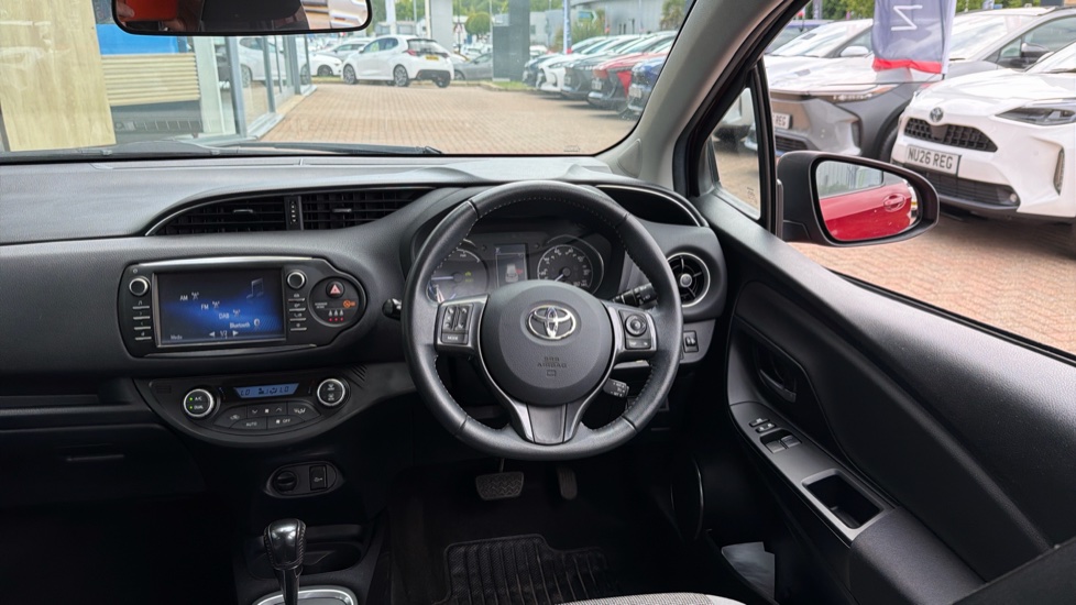 Toyota Yaris 1.5 Hybrid Y20 5dr CVT [Bi-tone] Hybrid Hatchback - Image 7