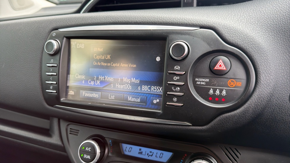 Toyota Yaris 1.5 Hybrid Y20 5dr CVT [Bi-tone] Hybrid Hatchback - Image 9