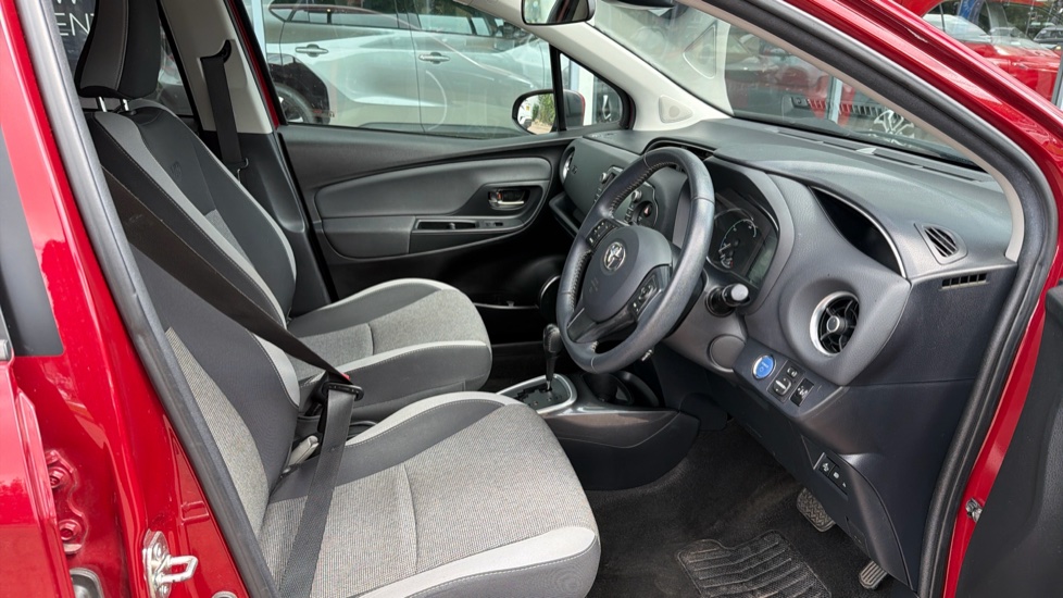 Toyota Yaris 1.5 Hybrid Y20 5dr CVT [Bi-tone] Hybrid Hatchback - Image 12