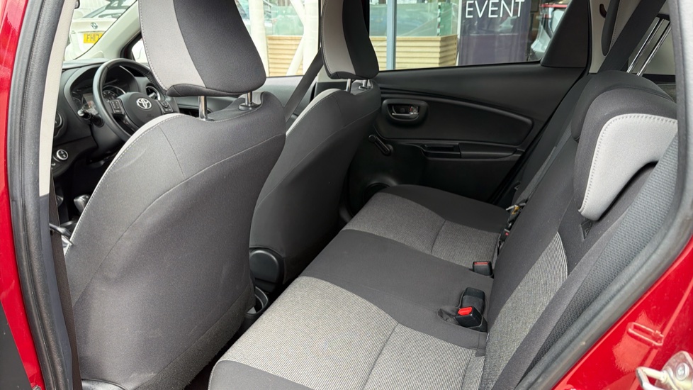Toyota Yaris 1.5 Hybrid Y20 5dr CVT [Bi-tone] Hybrid Hatchback - Image 15