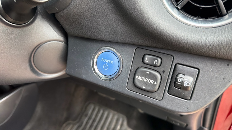 Toyota Yaris 1.5 Hybrid Y20 5dr CVT [Bi-tone] Hybrid Hatchback - Image 16