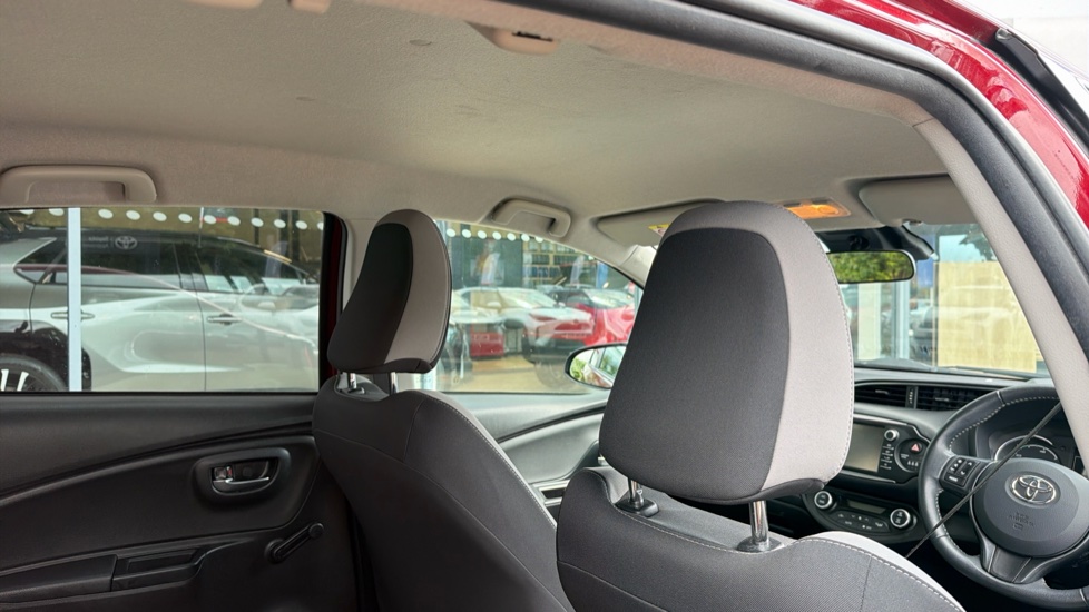 Toyota Yaris 1.5 Hybrid Y20 5dr CVT [Bi-tone] Hybrid Hatchback - Image 19