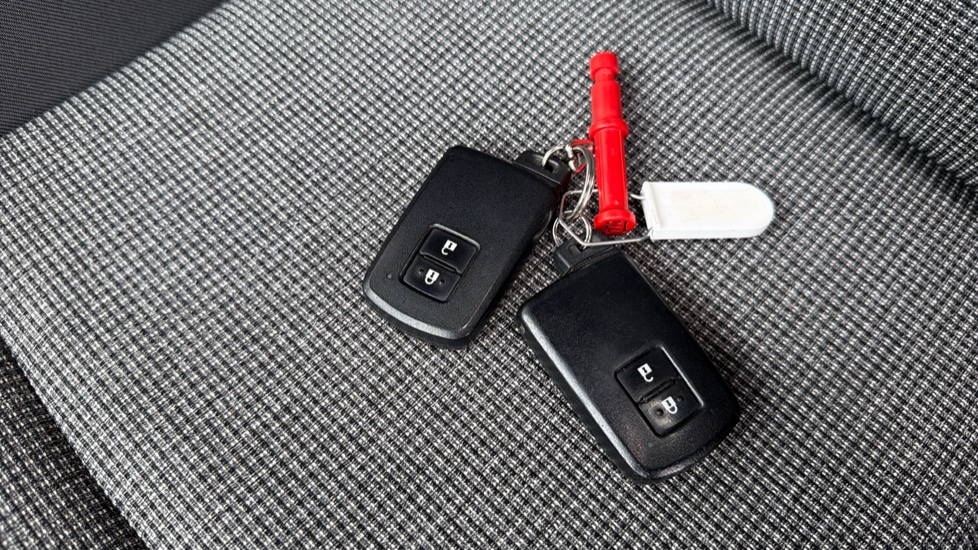 Toyota Yaris 1.5 Hybrid Y20 5dr CVT [Bi-tone] Hybrid Hatchback - Image 28