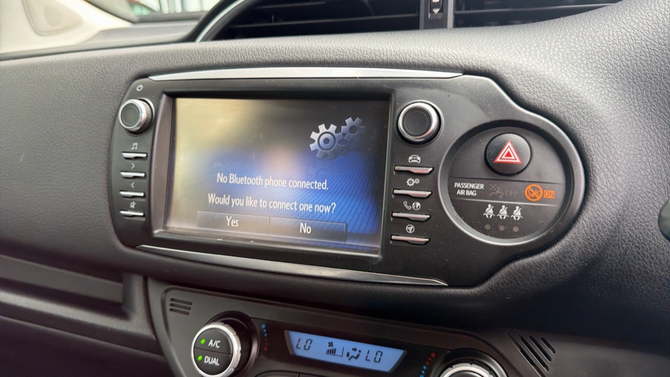 Toyota Yaris 1.5 Hybrid Y20 5dr CVT [Bi-tone] Hybrid Hatchback - Image 29