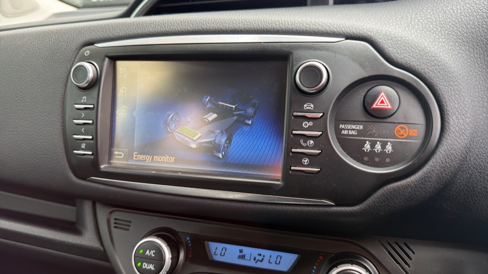 Toyota Yaris 1.5 Hybrid Y20 5dr CVT [Bi-tone] Hybrid Hatchback - Image 30