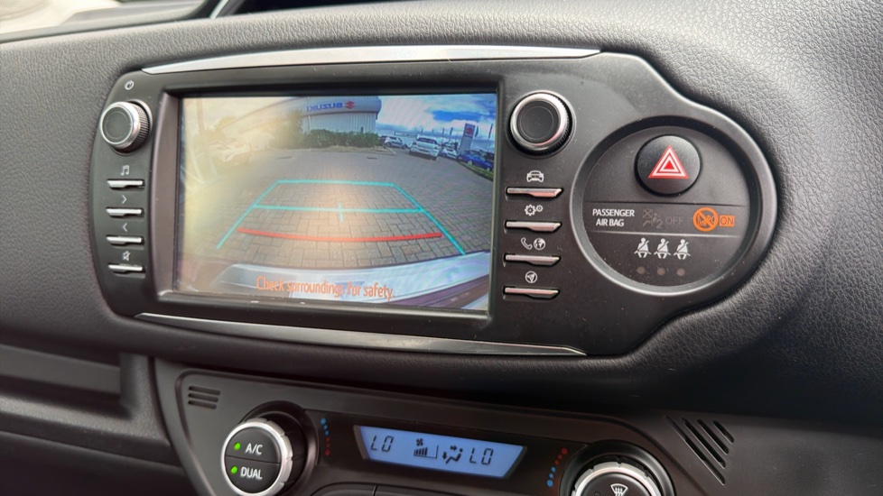 Toyota Yaris 1.5 Hybrid Y20 5dr CVT [Bi-tone] Hybrid Hatchback - Image 33