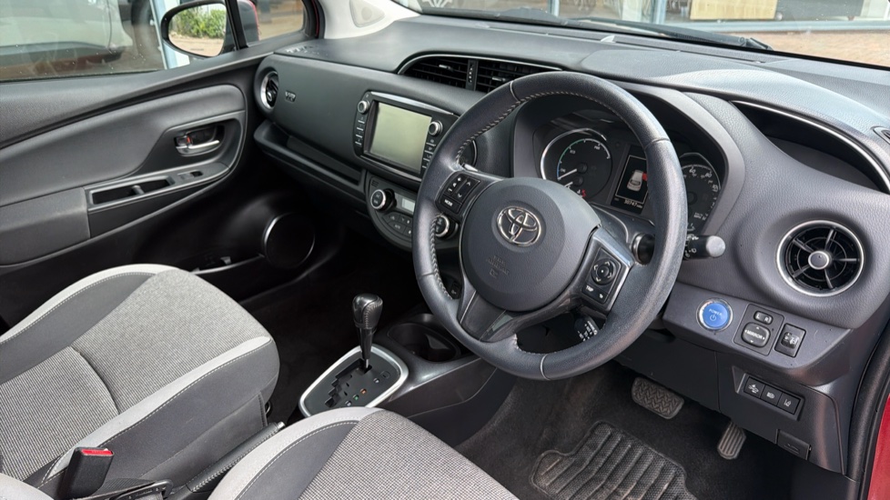 Toyota Yaris 1.5 Hybrid Y20 5dr CVT [Bi-tone] Hybrid Hatchback - Image 34