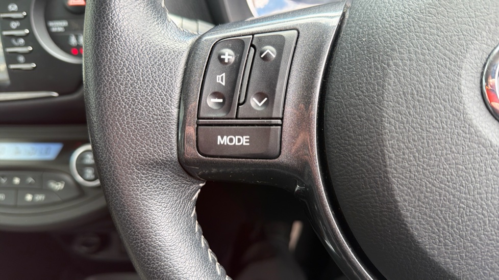 Toyota Yaris 1.5 Hybrid Y20 5dr CVT [Bi-tone] Hybrid Hatchback - Image 35