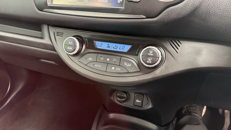 Toyota Yaris 1.5 Hybrid Y20 5dr CVT [Bi-tone] Hybrid Hatchback - Image 37