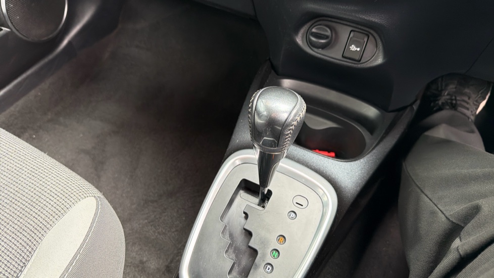 Toyota Yaris 1.5 Hybrid Y20 5dr CVT [Bi-tone] Hybrid Hatchback - Image 38