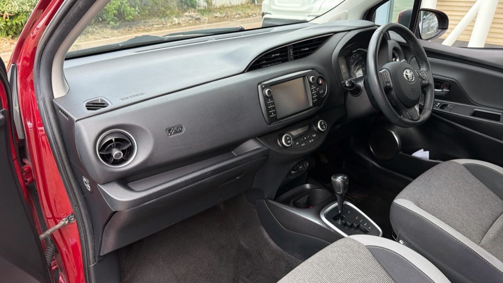 Toyota Yaris 1.5 Hybrid Y20 5dr CVT [Bi-tone] Hybrid Hatchback - Image 43