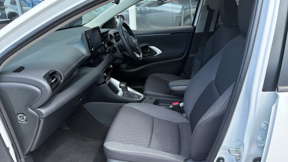 Toyota Yaris 1.5 Hybrid Design 5dr CVT Hybrid Hatchback - Image 5