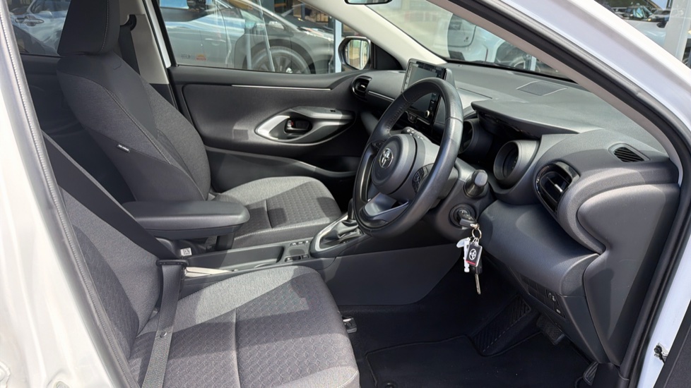 Toyota Yaris 1.5 Hybrid Design 5dr CVT Hybrid Hatchback - Image 12