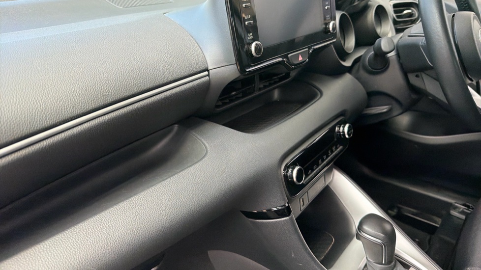 Toyota Yaris 1.5 Hybrid Design 5dr CVT Hybrid Hatchback - Image 16