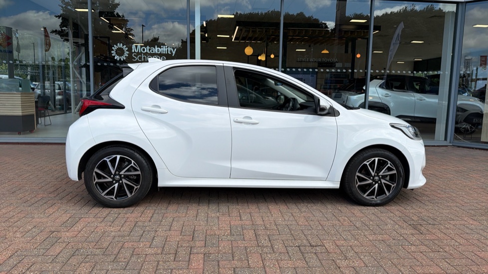 Toyota Yaris 1.5 Hybrid Design 5dr CVT Hybrid Hatchback - Image 23