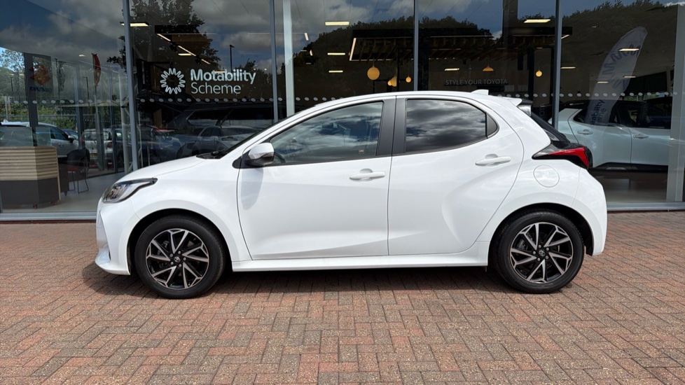 Toyota Yaris 1.5 Hybrid Design 5dr CVT Hybrid Hatchback - Image 24