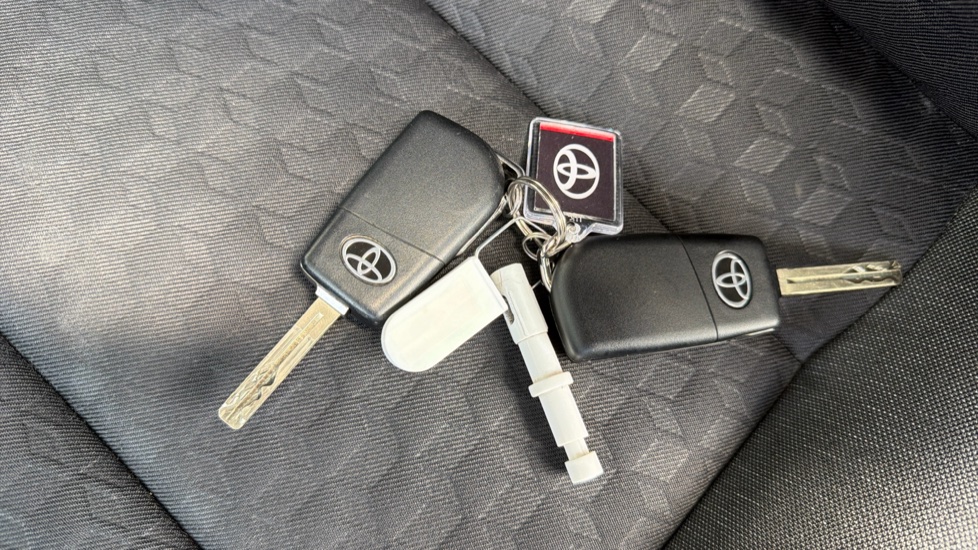 Toyota Yaris 1.5 Hybrid Design 5dr CVT Hybrid Hatchback - Image 28