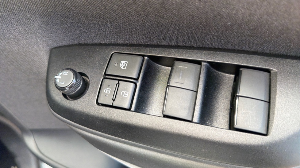 Toyota Yaris 1.5 Hybrid Design 5dr CVT Hybrid Hatchback - Image 35