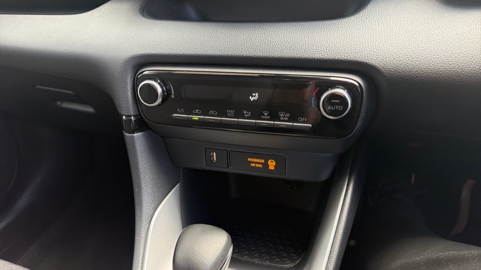 Toyota Yaris 1.5 Hybrid Design 5dr CVT Hybrid Hatchback - Image 38