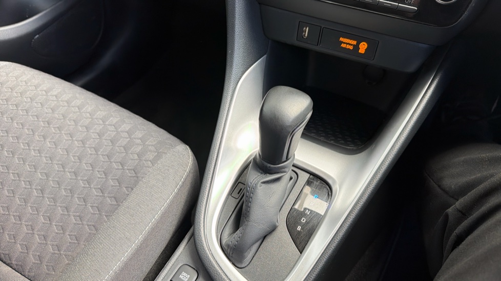 Toyota Yaris 1.5 Hybrid Design 5dr CVT Hybrid Hatchback - Image 39