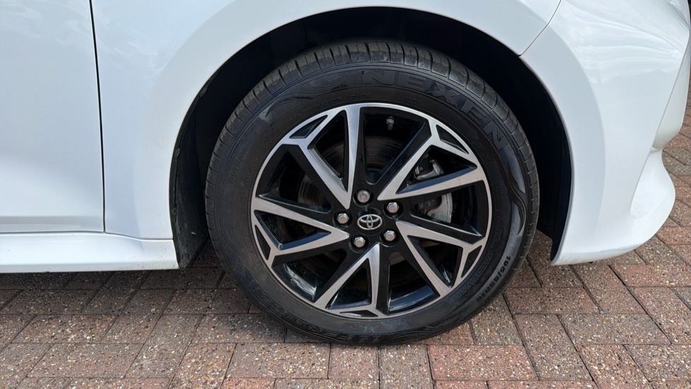 Toyota Yaris 1.5 Hybrid Design 5dr CVT Hybrid Hatchback - Image 40