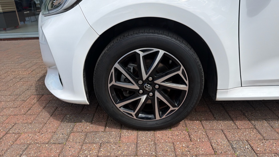 Toyota Yaris 1.5 Hybrid Design 5dr CVT Hybrid Hatchback - Image 42