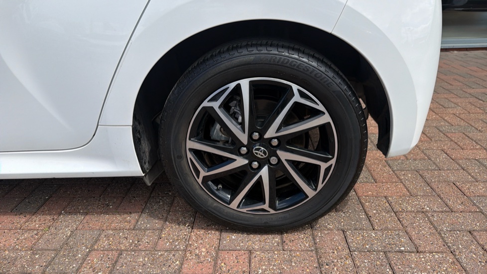 Toyota Yaris 1.5 Hybrid Design 5dr CVT Hybrid Hatchback - Image 43