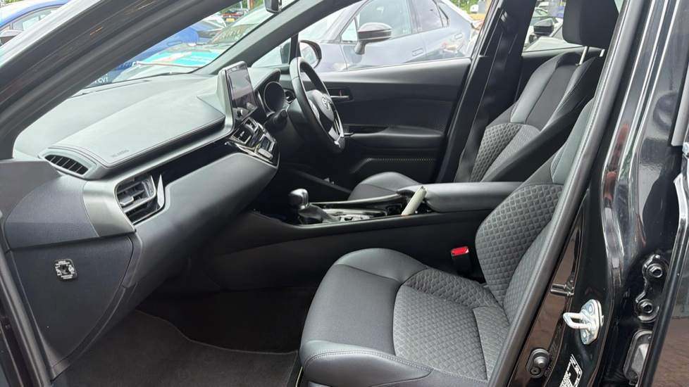 Toyota C-HR 1.8 Hybrid Design 5dr CVT Hybrid Hatchback - Image 5