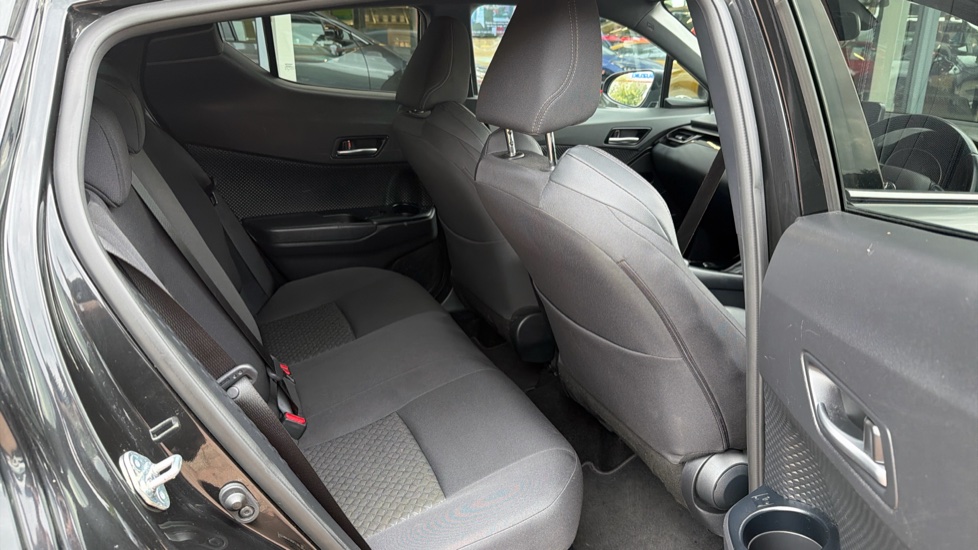 Toyota C-HR 1.8 Hybrid Design 5dr CVT Hybrid Hatchback - Image 8