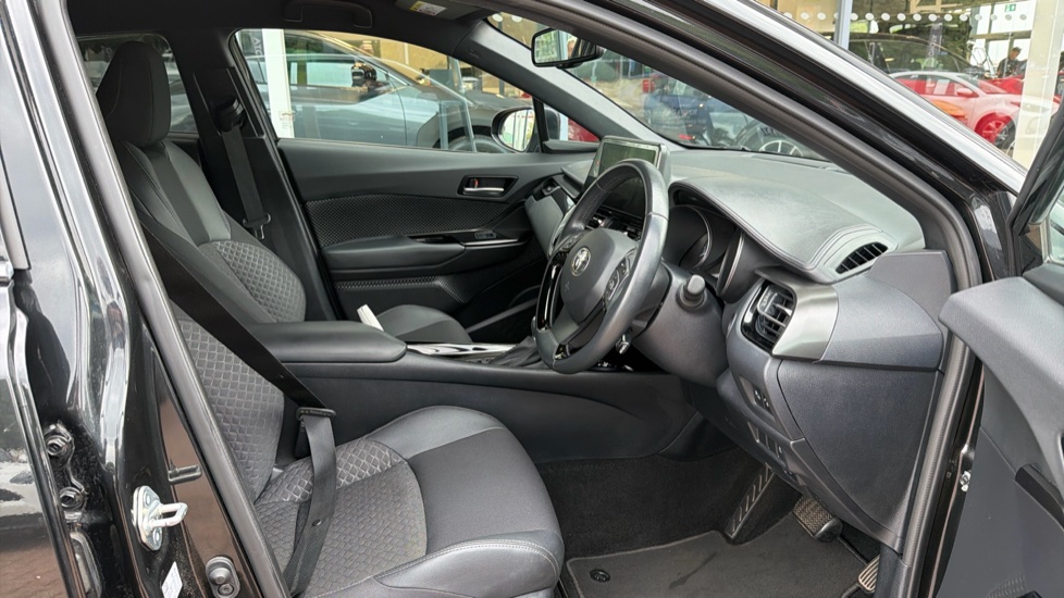 Toyota C-HR 1.8 Hybrid Design 5dr CVT Hybrid Hatchback - Image 12