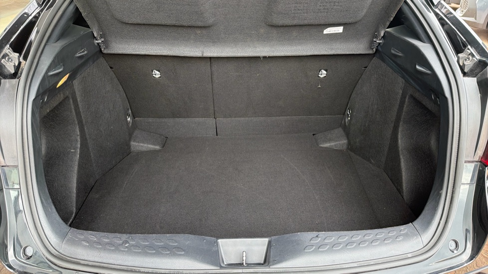 Toyota C-HR 1.8 Hybrid Design 5dr CVT Hybrid Hatchback - Image 13