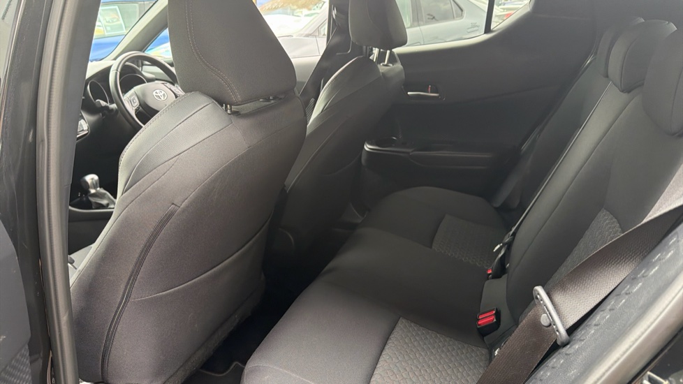 Toyota C-HR 1.8 Hybrid Design 5dr CVT Hybrid Hatchback - Image 15